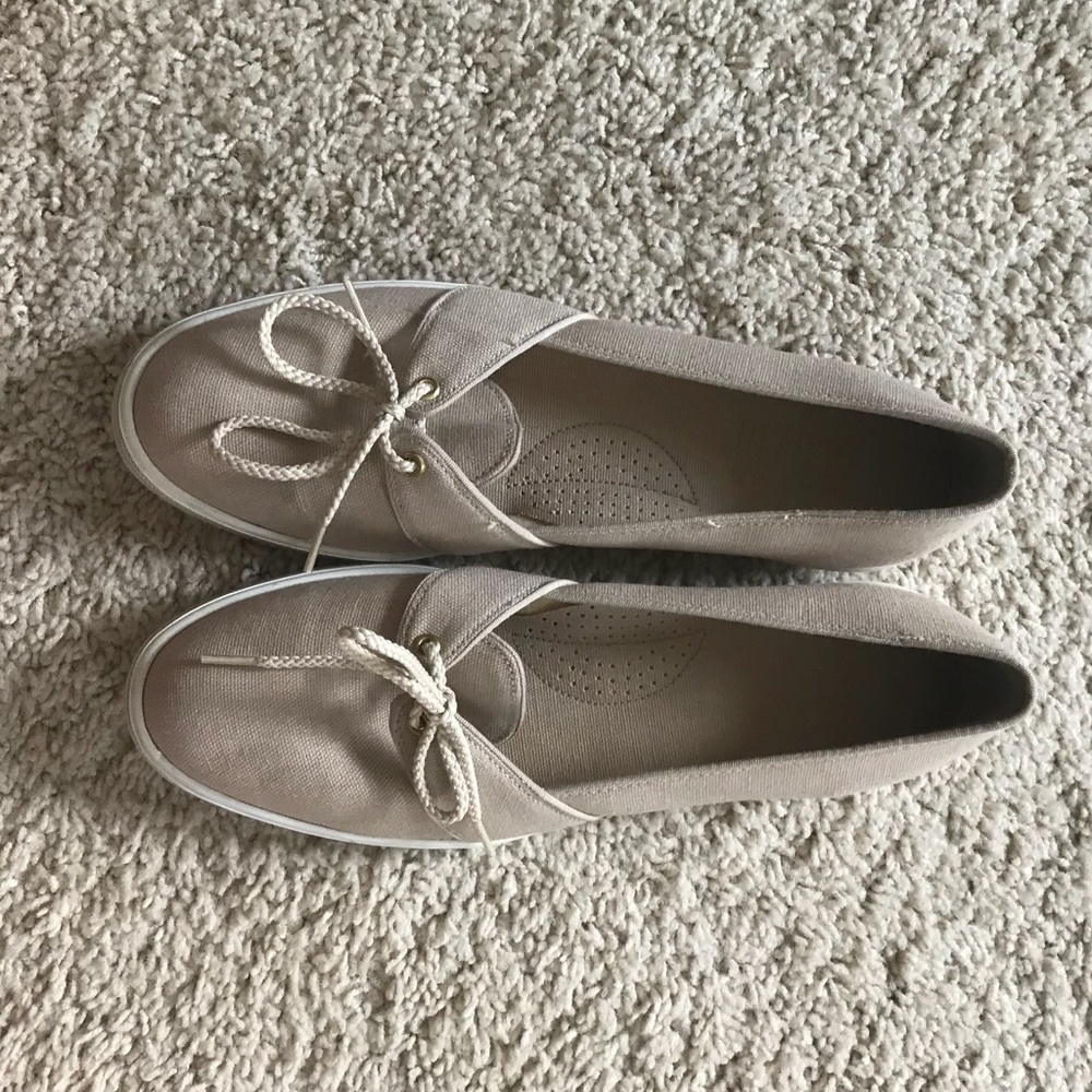 Barely Worn Women’s Sneakers Beacon